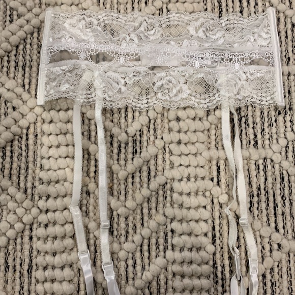 Lacy set - Picture 3 of 3